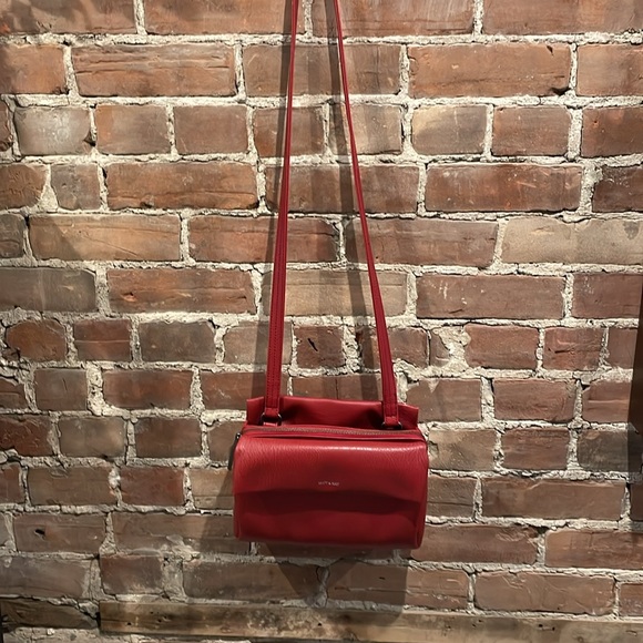 Red Matt & Nat vegan leather crossbody purse - Picture 2 of 7